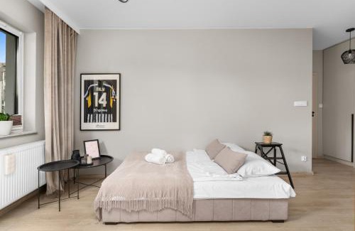 Wola Duchacka Apartment | Walerego Sławka Harmony Apartment by BookingHost