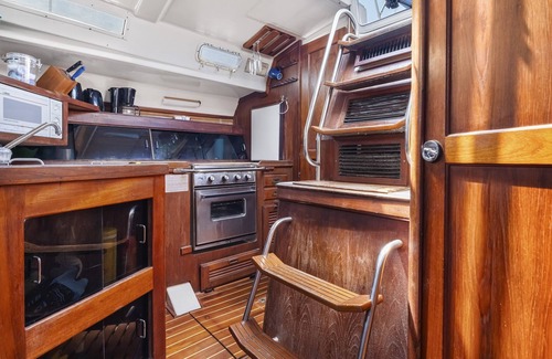 Salina Grande Boat Rental | Walk barefoot to beach! Private en-suite bath, AC