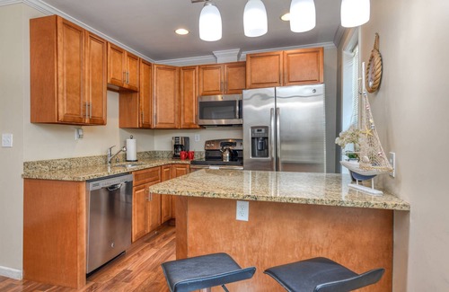 Downtown Historic District Apartment | Walk Everywhere! Steps from Restaurants, Shops, Central Square! Free Parking & Attraction Tickets!