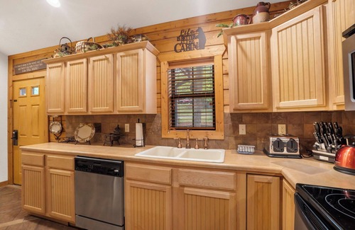 Branson Theater District Cabin | Walk-in Country Cabin in the Heart of Branson - Minutes from Attractions!