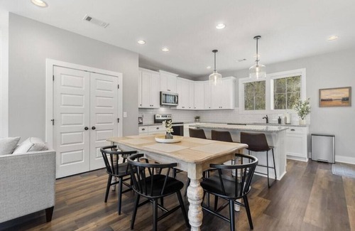 Auburn House | Walk to Auburn Campus Park at Home Free Golf - Tennis Easy Drive
