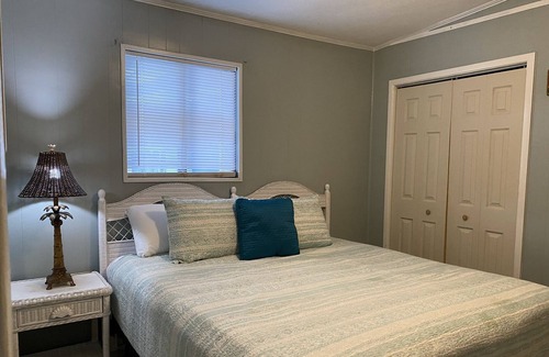 Biltmore Beach Cottage | Walk to Beach Budget Friendly Cottage for 7+, Small Pet Reqs Apprvl & Fee