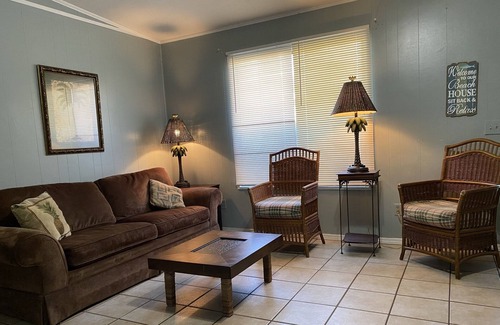 Biltmore Beach Cottage | Walk to Beach Budget Friendly Cottage for 7+, Small Pet Reqs Apprvl & Fee
