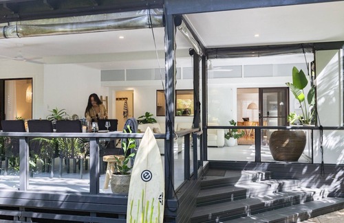 Pearl Beach House | Walk to beach, hot tub & firepit