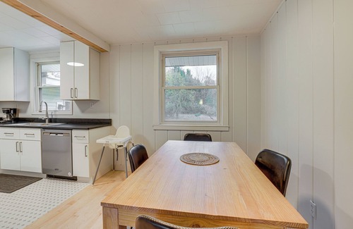 Manistee House | Walk to Beach & Lake Michigan: Manistee Bliss!