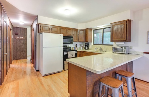 Caseville Cabin | Walk to Beach: Pet-Friendly Caseville Cabin