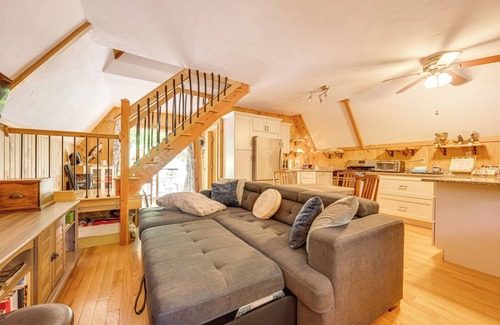 Eidelweiss Village Cabin | Walk to Beach & Playground: Charming Madison Cabin