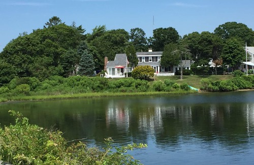 Falmouth Heights House | Walk to Beach - Waterfront 3 BR Cape - Pet friendly - Falmouth Heights, MA