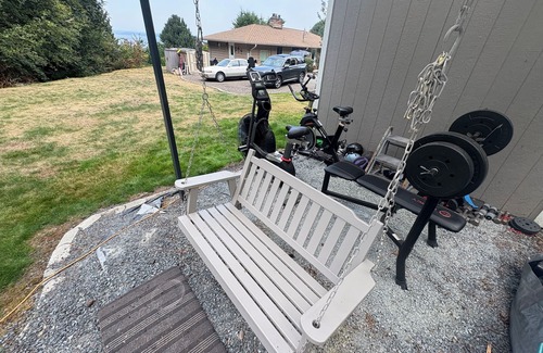 Mukilteo House | Walk to Beaches, Parks & Dining.n2BR Getaway with Fitness Room, AC, No Pets