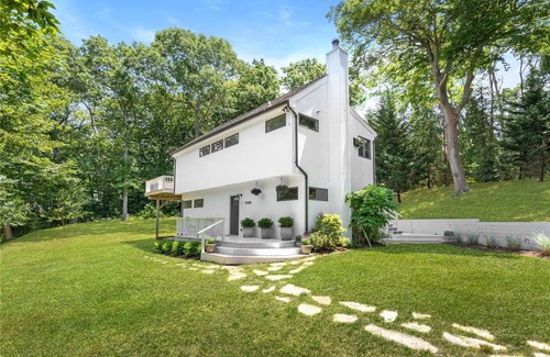 Mattituck Cottage | Walk to Breakwater Beach in Heart of Wine Country