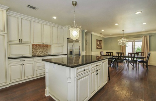 Hermosa Village House | Walk to Disneyland& Convention Center 1 or 1.4 miles
