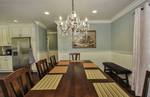 Hermosa Village House | Walk to Disneyland& Convention Center 1 or 1.4 miles