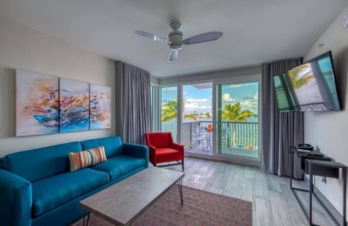 Treasure Island Hotel | Walk to Everything in Treasure Island! 2 Relaxing Suites by the Bay, w/Pool!