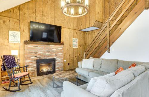 Hamlin House | Walk to Hideout Slopes Home with Game Room!