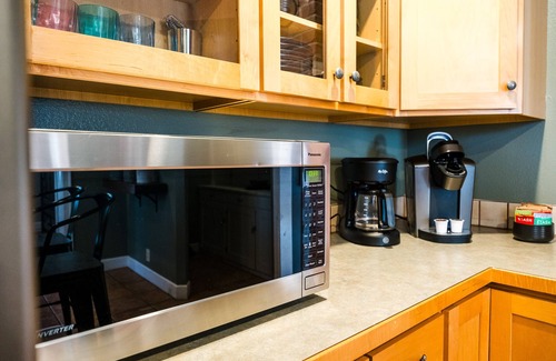 Sheridan House | Walk to historic downtown, cozy, pets welcome!