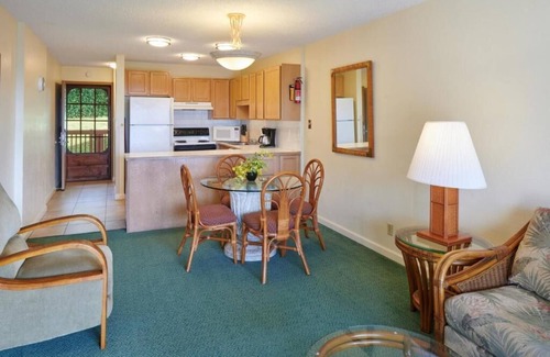 Nawiliwili Apartment | Walk to Kalapaki Beach – Ocean Fun | 2BR Unit with Kitchen | Free Parking
