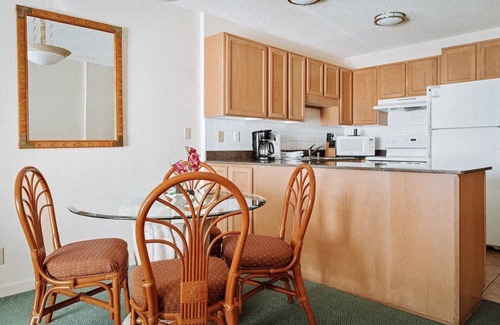 Nawiliwili Apartment | Walk to Kalapaki Beach – Ocean Fun | 2BR Unit with Kitchen | Free Parking