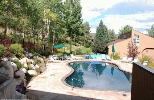 Snowmass Village Condo | WALK to Lift NO Car Needed NO Owner Service Fee 100% cancellation REFUND option*