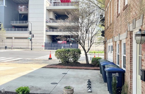 Navy Yard House | Walk to Nats and Audi Stadiums, close to Museums and US Capital w/Free Parking