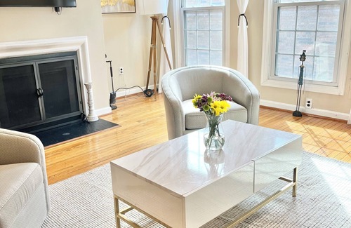 Navy Yard House | Walk to Nats and Audi Stadiums, close to Museums and US Capital w/Free Parking