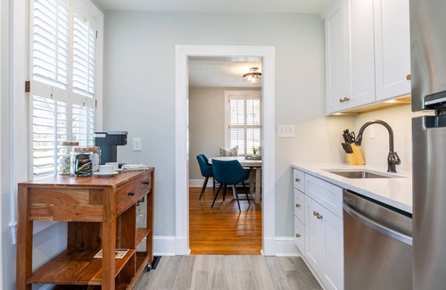 West Annapolis House | Walk to Navy stadium and restaurants from Captain’s Crossing Cape with Private deck and backyard