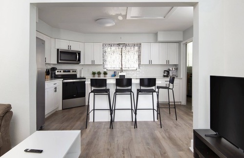 Ybor City Villa | Walk to Nightlife from Modern 3Bed House!!