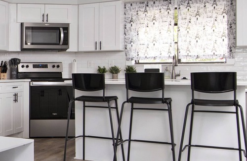 Ybor City Villa | Walk to Nightlife from Modern 3Bed House!!