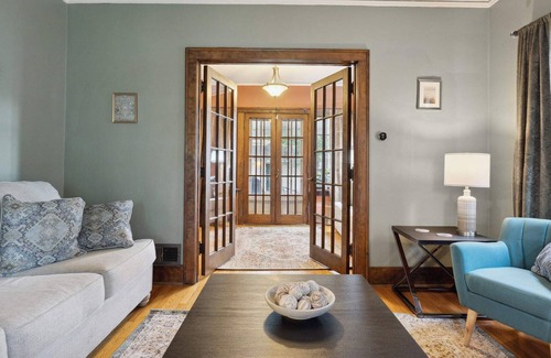 Harters Heights House | Walk to Notre Dame! Harter Heights Hideaway