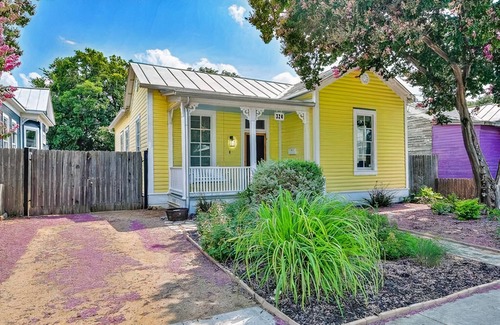 Southtown House | Walk to Riverwalk! 2BR w/Hot Tub & Parking