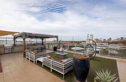 Southtown Apartment | Walk to Riverwalk☆ Luxury Apt. ☆ Rooftop Terrace