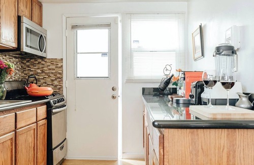 The Flats Apartment | Walk to Rodeo Drive and the Stylish Shops and Restaurants - Comfy One-Bedroom