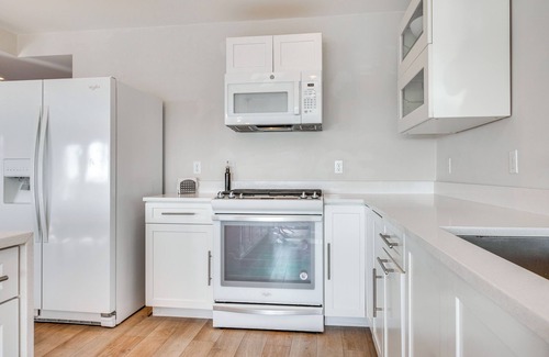 Rye House | Walk to Rye Harbor State Park: Home w/Ocean Views