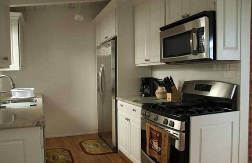 San Clemente Cottage | Walk to shops, restaurants and beaches from Casa Mariposa!
