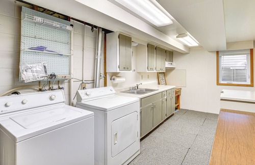 Mankato House | Walk to Spring Lake w/Waterpark: Family Retreat!