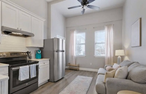 Milan House | Walk to St. Charles! - Charming 2 BR Home