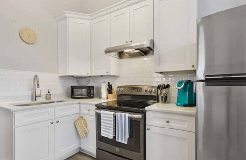 Milan House | Walk to St. Charles! - Charming 2 BR Home