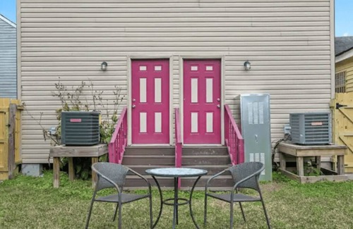 Milan House | Walk to St. Charles! - Charming 2 BR Home