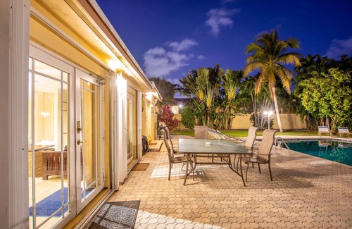 Harbor Beach House | Walk to the Beach, NO Car Needed! Best Location on Fort Lauderdale Beach!