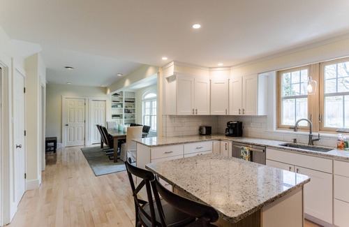 York Harbor Cottage | Walk to the beach - Beautiful home in York Harbor!