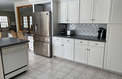 West Hyannisport House | WALK TO THE BEACH LUXURY VACATION CENTRAL AIR, KG BEDS, IDEAL FOR LONG STAYS.
