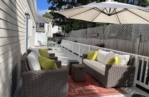 West Hyannisport House | WALK TO THE BEACH LUXURY VACATION CENTRAL AIR, KG BEDS, IDEAL FOR LONG STAYS.