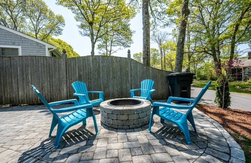West Hyannisport House | WALK TO THE BEACH LUXURY VACATION CENTRAL AIR, KG BEDS, IDEAL FOR LONG STAYS.