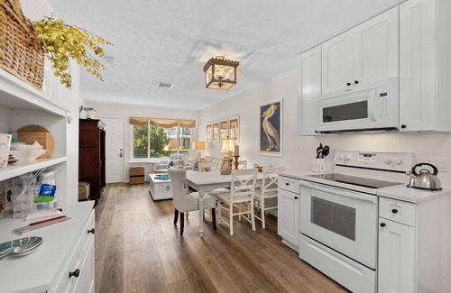 Butler Beach Cottage | Walk to the beach!
