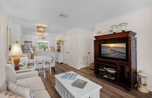Butler Beach Cottage | Walk to the beach!