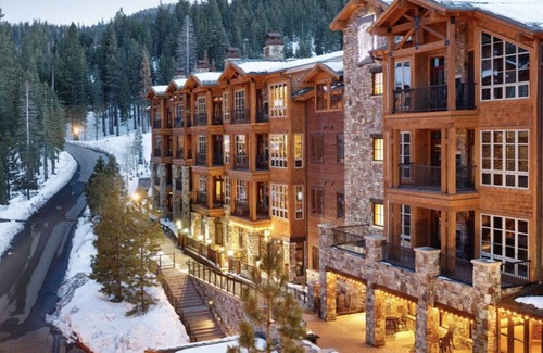 Truckee Villa | Walk to the Slopes - Sleeps 8 in Luxury