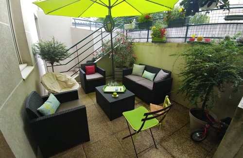 Villette Gare Condo | Walk to train and shopping with unique outdoor private space in the city