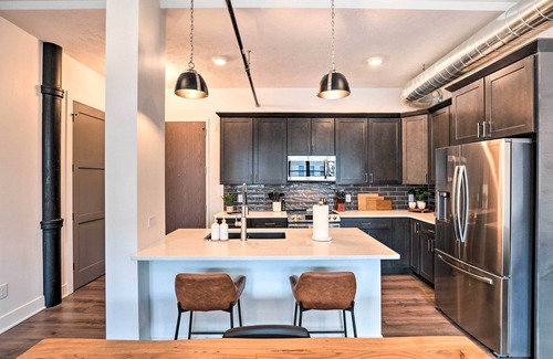 Downtown Lincoln Condo | Walk to UNL Campus: Dtwn Lincoln Loft Apt!