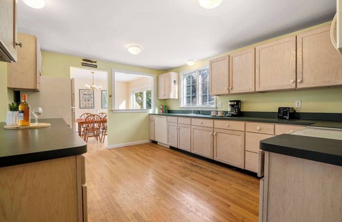 North Chatham House | Walk to Water, near Downtown Chatham!