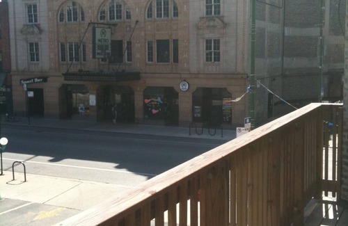 Wrigleyville Apartment | Walk to Wrigley Field/Monthly Discounts Available