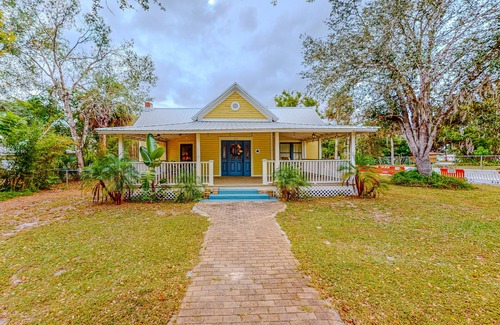 Arcadia Historic District House | Walkable, beautifully renovated historic home with lovely porches & firepit